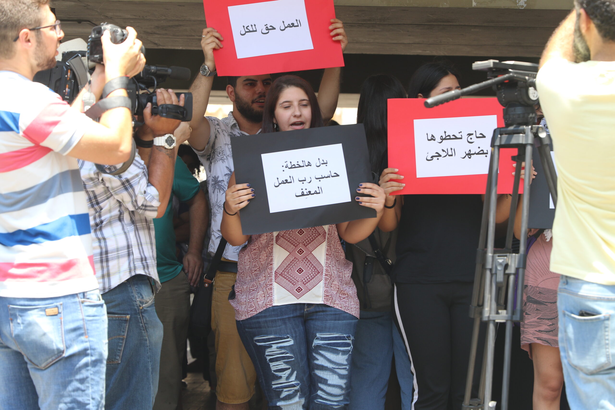 اعتصام دفاعا عن حق العمل للاجئين الفلسطينيين: “حاج تحطوها بضهر اللاجئ”