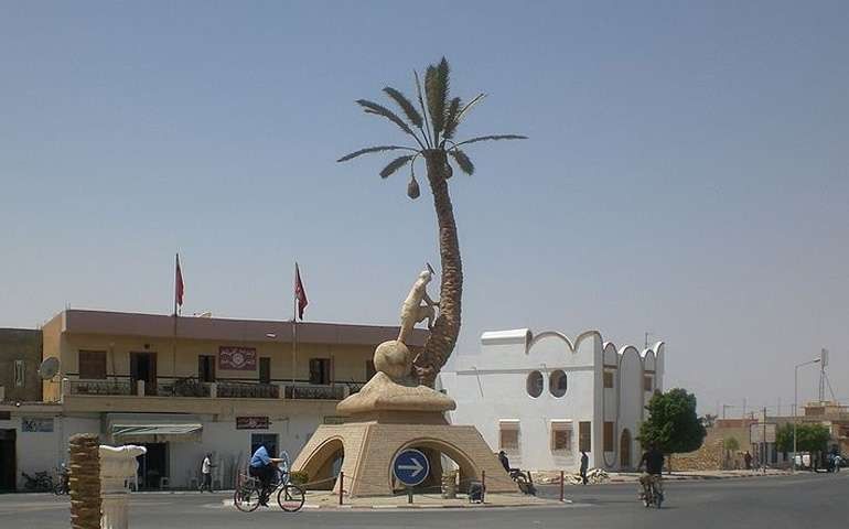بعد تسجيل أكثر من 800 مصاب بالكورونا: محافظة قابس التونسية بؤرة وباء وغضب