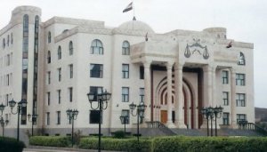 تعديل اللائحة التنظيمية لمجلس القضاء في اليمن: تراجع قوته في جبه الحكومة، وتعزيز دوره في احتواء القضاة