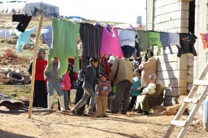 برامج الصحة النفسية للاجئين السوريين: مخاطر تحويل البؤس الاجتماعي إلى حالة طبية تستلزم العلاج