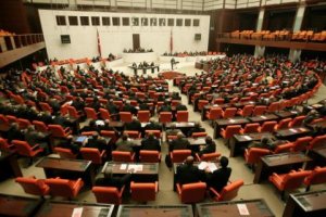 “قانون مكافحة الإرهاب” وحركاته الموسمية في تركيا