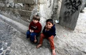 أطفال المخيمات الفلسطينية في خطر: 7% فقط وصلوا الى البكالوريا، 21% ينخرطون في منظمات مسلحة و50% يلجؤون الى العنف لحل المشاكل.