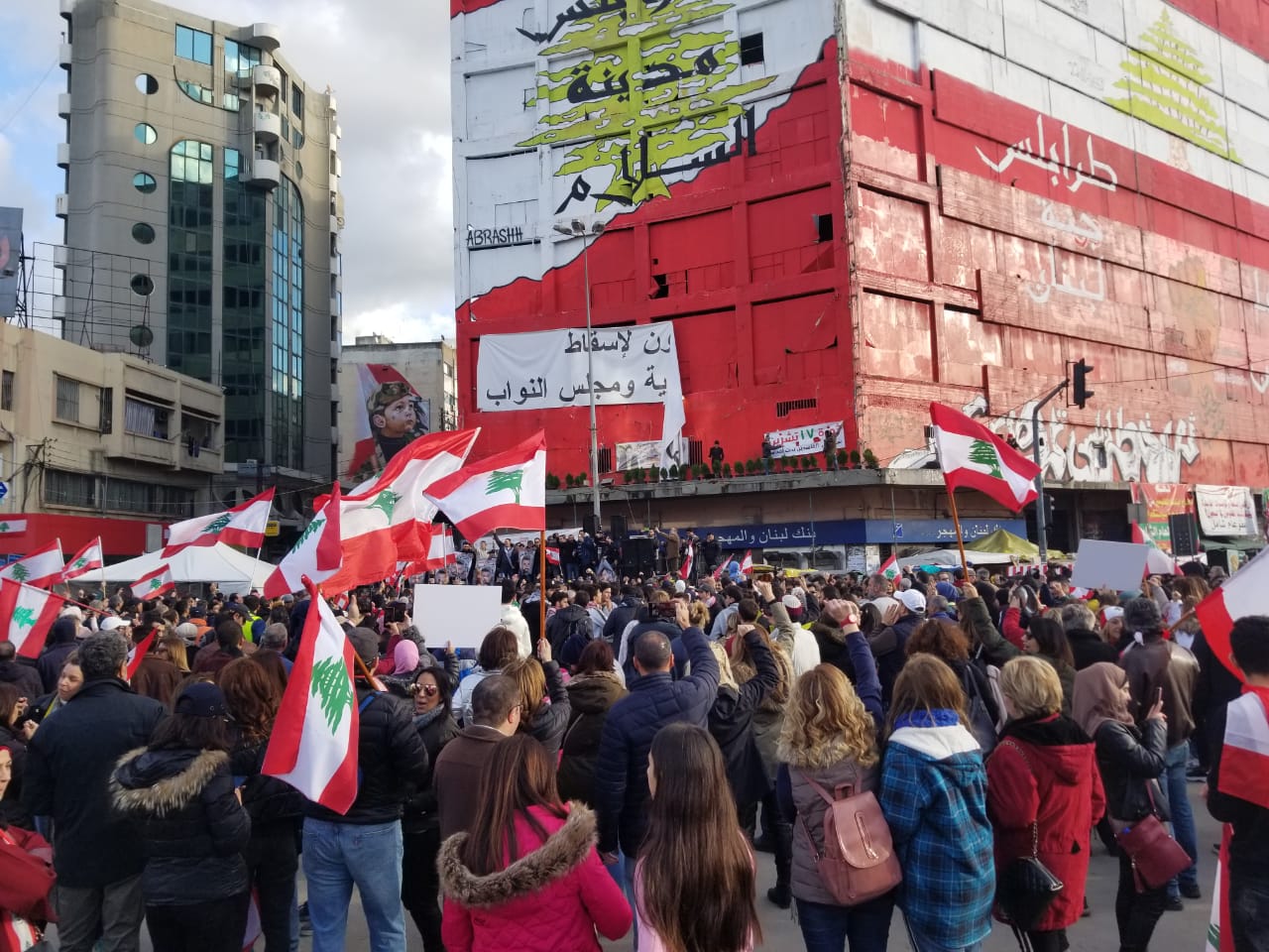 لبنانيون يردّون الجميل لطرابلس: لن نترك قلب الثورة