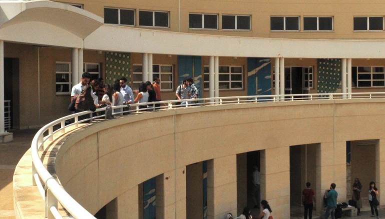 الجامعة اللبنانية تتحدّى كورونا وتجري الإمتحانات حضورياً: 82 ألف طالب في خطر