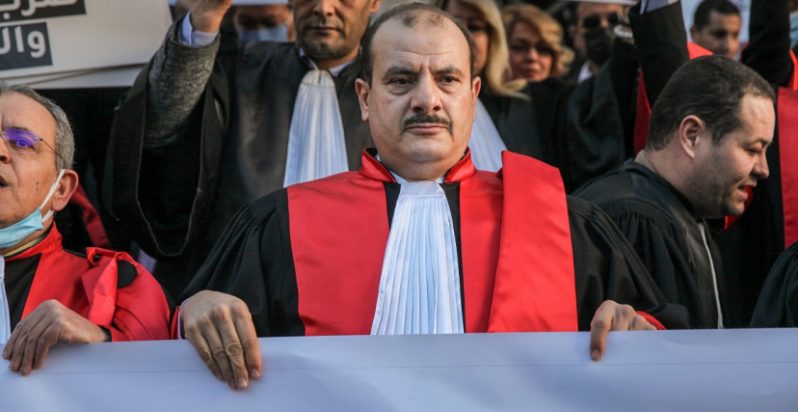 إدانة دولية لهرسلة قضاة تونس: استهداف القاضي الحمادي مرتبط بنشاطه المهني