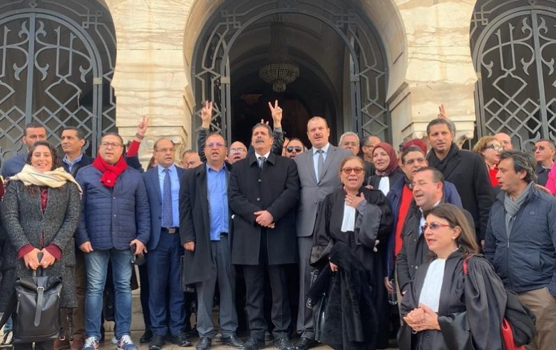 “الدفاع عن القضاة المعفيين” يمهّد لاستعادة مكانة المحاماة في تونس