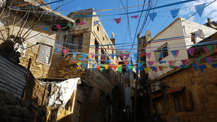 الخوف يزداد بين سكان الأبنية المتصدّعة في طرابلس بفعل الهزّات: الناس يبيتون لياليهم في الشارع