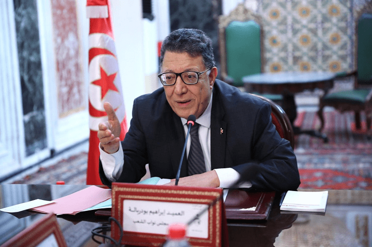 مقترح قانون عدول الإشهاد في تونس: استحقاق مؤجّل تحت ظلال القطاعية والسياسة