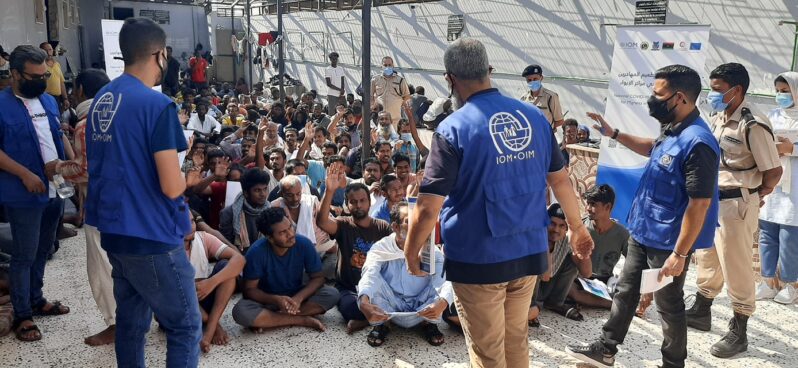 مأساة المهاجرين وطالبي اللجوء في ليبيا