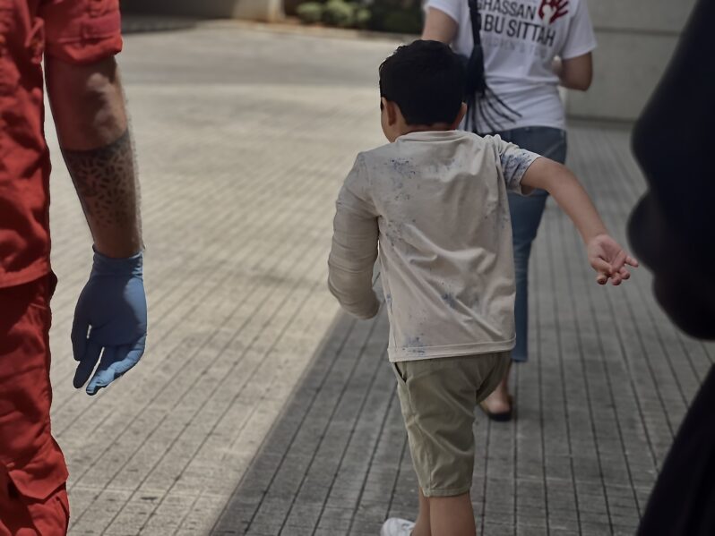 آدم من غزة إلى بيروت للعلاج: أول غيث صندوق أبو ستّة للأطفال