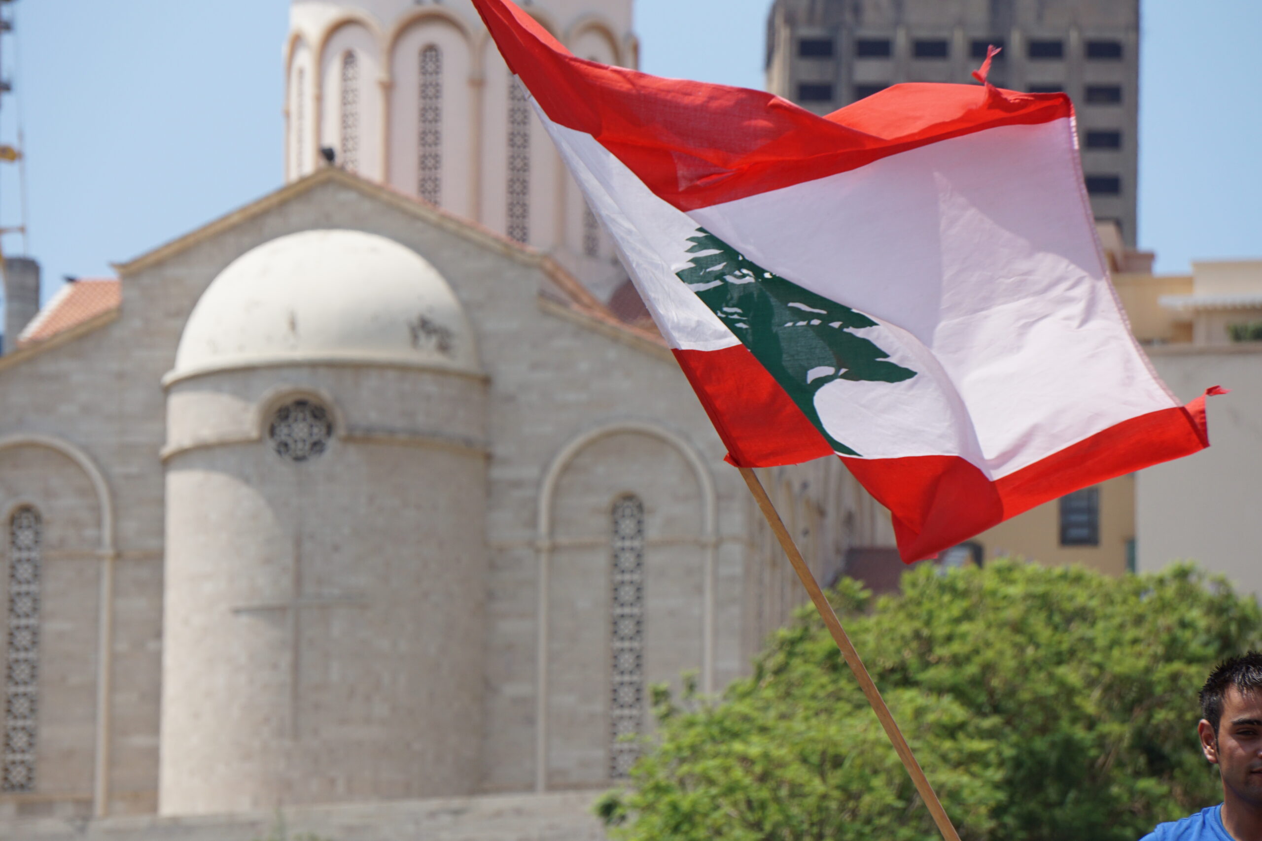 فصل جديد من محاكمات ناشطي حراك 2015: ادعاء بتحقير العلم اللبناني