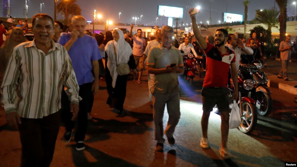 حملة تفتيش واعتقالات واسعة: هكذا يواجه النظام المصري دعوات التظاهر ليوم الجمعة القادم