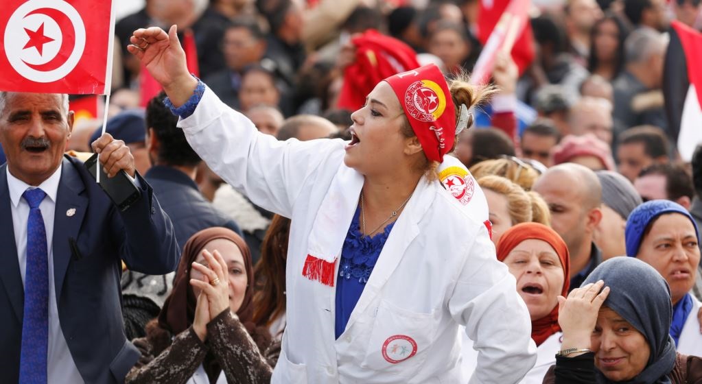 نجاح الإضراب يثبت قوة مطالب موظفي القطاع العام في تونس: الزيادة في الأجور حق مش مزية