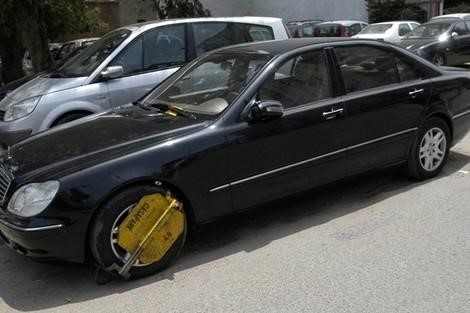 حكم قضائي جديد يؤكد عدم قانونية وضع “الصابو” على السيارات في الشارع العام في المغرب