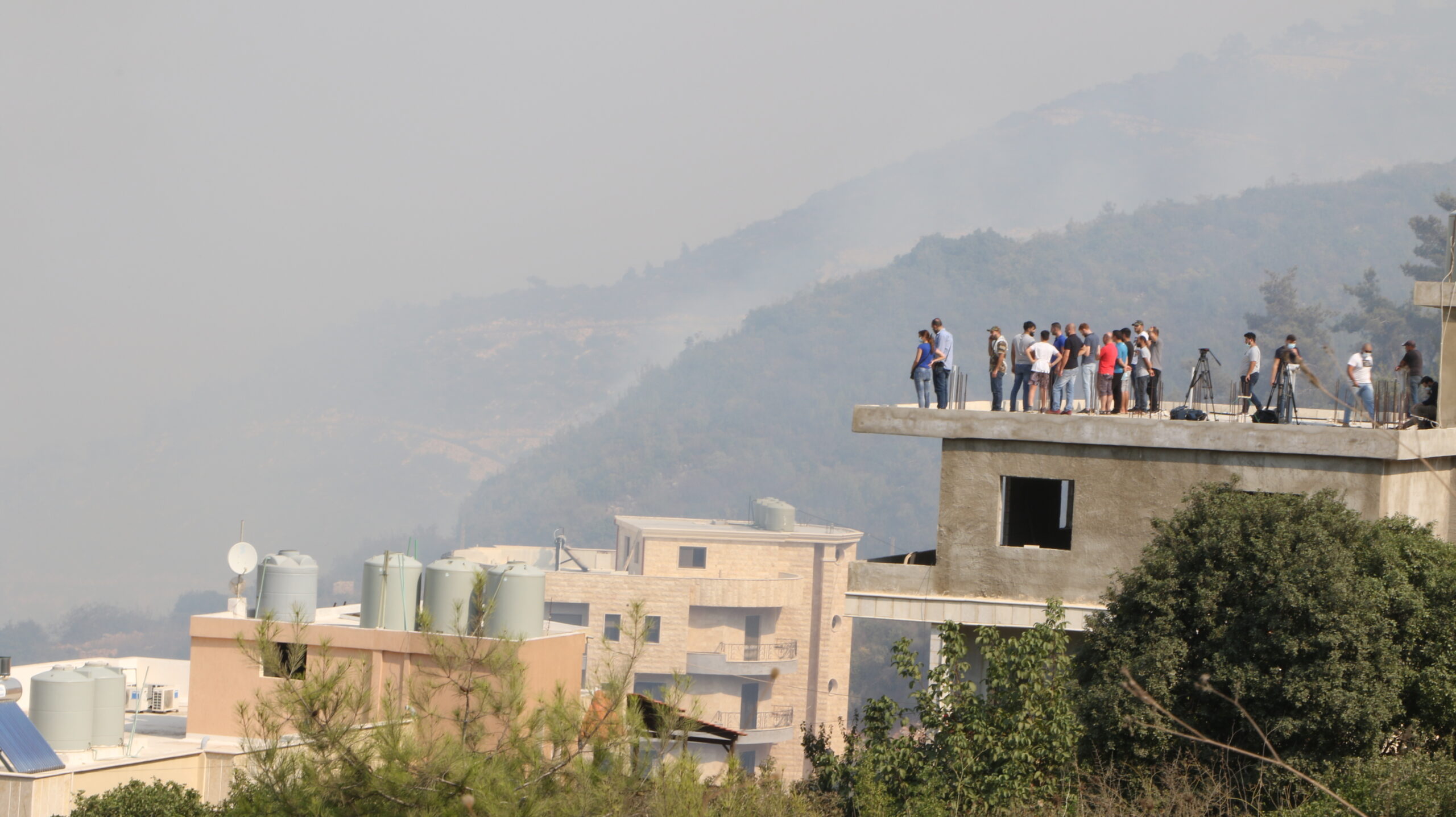 الحرائق تلتهم أحراج لبنان وسط تقاذف للمسؤوليات: المفكرة تنشر القصة الكاملة لطوافات سيكورسكي