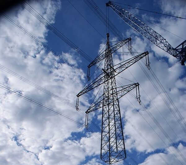 قطاع الكهرباء في مقترحات قوانين 2021: اتجاه تشريعي نحو الخصخصة وفكّ حصرية مؤسسة كهرباء لبنان