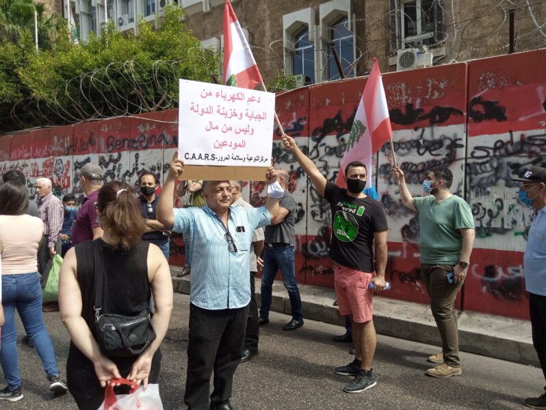 من وقفة احتجاجية للمودعين في لبنان ضد المصارف