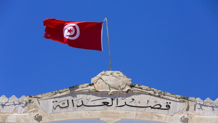انتصار هام في معركة “نزاهة القضاء” في تونس: وكيل الجمهورية يوجه تهمة الفساد على كبير القضاة